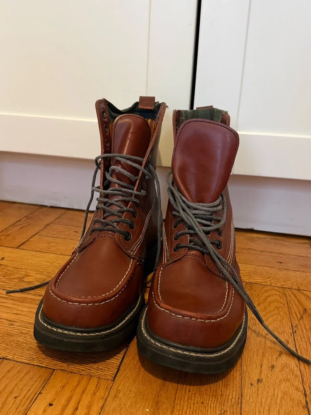 Brown Leather Insulated Work Boots Men’s size 9.5 Lace up Round Toe